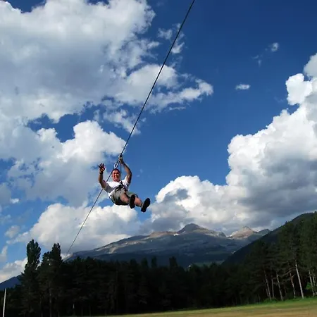 Villanua-edificio Collaradeta- Villanúa