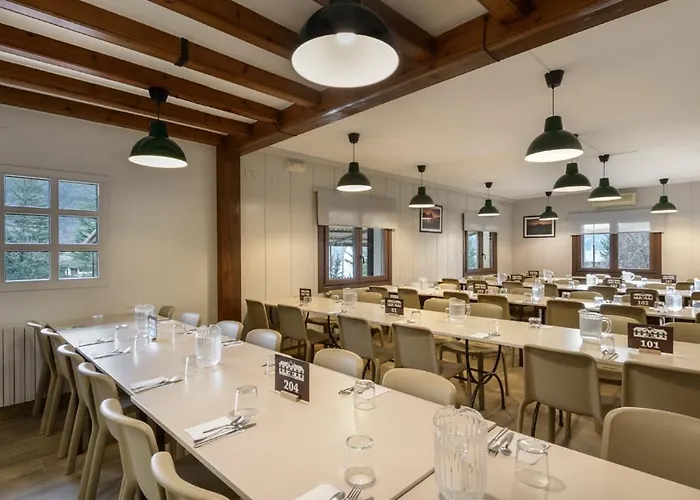 Villanua-edificio Collaradeta- Albergue Villanúa