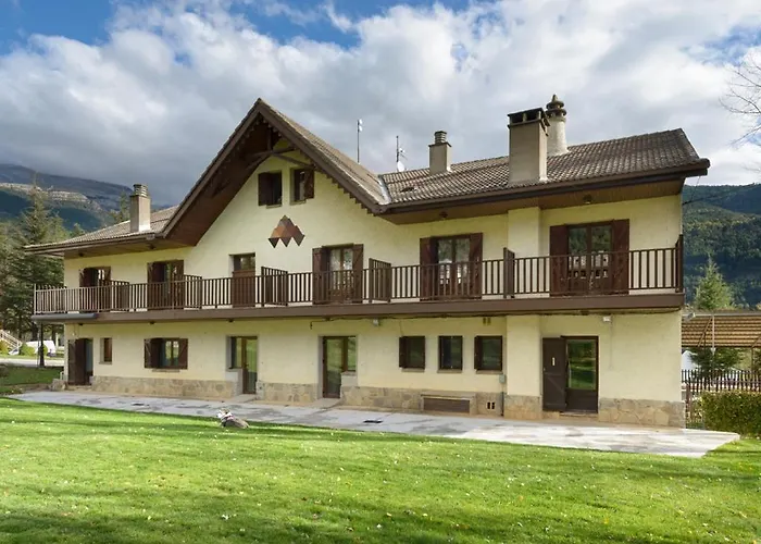 Villanua-edificio Collaradeta- Albergue