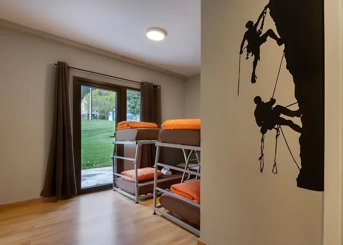 Villanua-edificio Collaradeta-